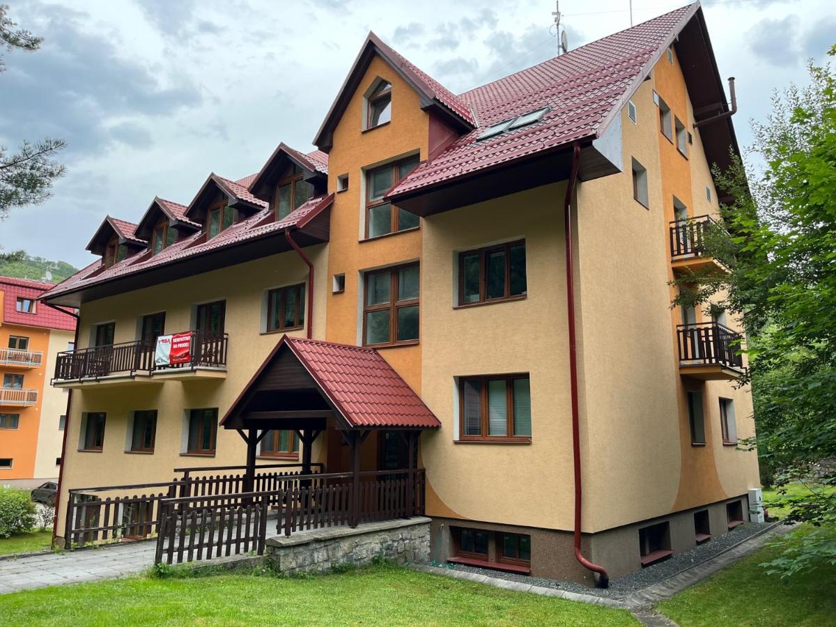 Apartman Kinali Horni Lipova Екстериор снимка